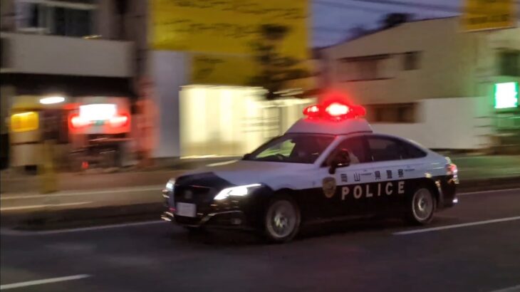 日暮れの交通事故へ2台続いて緊急走行！