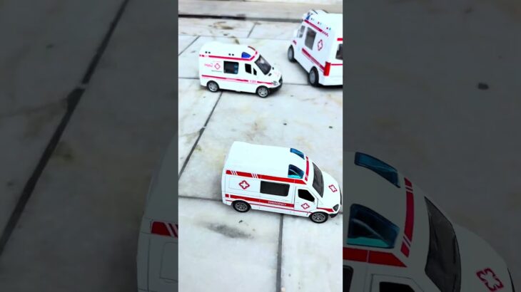 たくさんの『救急車』を箱にまとめ、坂道を走らせます☆緊急走行テスト！ “Ambulance” Minicar runs on a slope. Emergency driving test