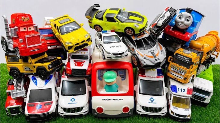救急車とパトカーのミニカー走る☆緊急走行テスト☆坂道走る | Ambulance & Police miniature cars run! Emergency driving test