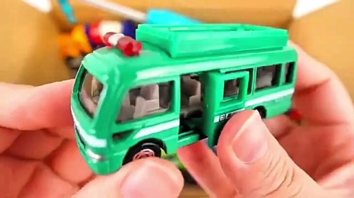 救急車のミニカー走る！緊急走行テスト！坂道走行です☆ Ambulance minicar runs in an emergency with sirens sounding!