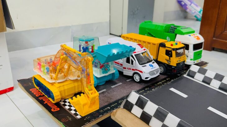 救急車のミニカー走る！緊急走行。坂道走行テストします☆ Ambulance minicar runs on the slope in an emergency with sirens on!