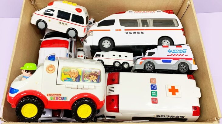 救急車（ミニカー）たちが坂道走る。緊急走行テスト。サイレン鳴る トミカMiniature ambulances drive up a hill. Emergency driving test.