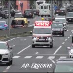 大通りを命を救う救急車が緊急走行で現場へ向かう