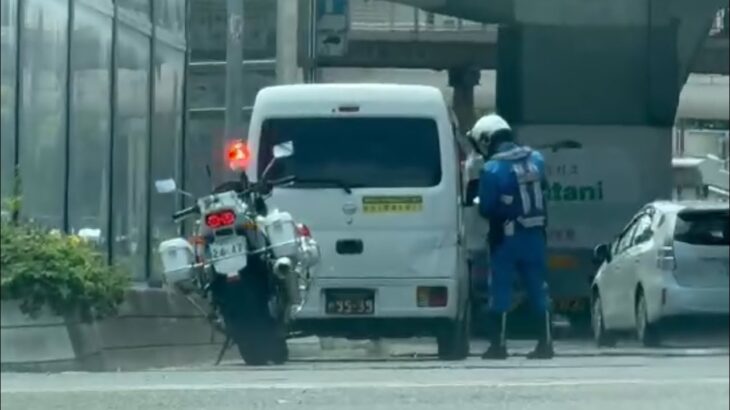 😳😳😳白バイが違反車を捕まえていた😳😳😳🚨白バイ🚨兵庫県警🚨 #白バイ #白バイ隊員 #兵庫県警
