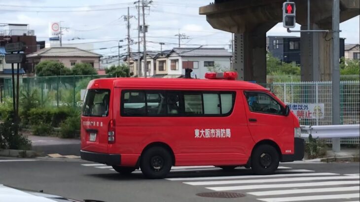 【緊急走行】高速道路下の交差点を直進！東大阪市消防局　指揮車