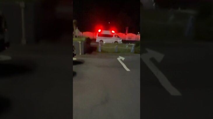 ハーモニックサイレンを鳴らし緊急走行 可変ビーコン搭載パラメディック救急車【茅ヶ崎市消防本部】