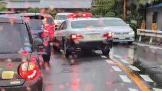 パトカー　緊急走行　渋滞