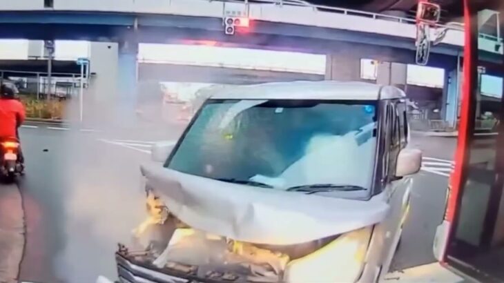 緊急車両通ります！