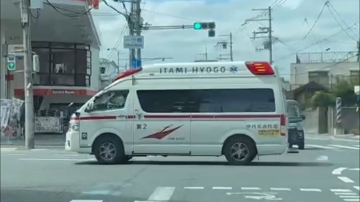 【赤信号の交差点を緊急走行】【救急車】【緊急走行】【2連発】 #救急車 #緊急走行 #サイレン #伊丹市消防局 #西宮市消防局