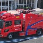 消防車2台　緊急走行