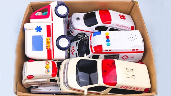 救急車のミニカーが箱に並びました。チェック、坂道を緊急走行テスト☆Ambulance Toy Run Down The Slope. Emergency Drive Test