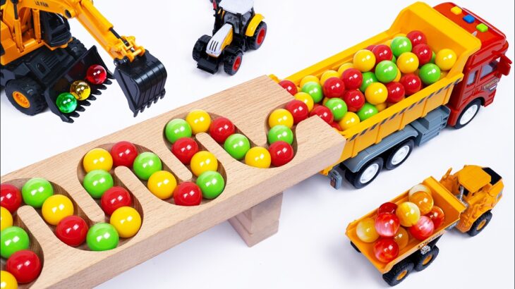 救急車のミニカーが箱に並びました。チェック、坂道を緊急走行テスト☆Ambulance Toy Run Down The Slope. Emergency Drive Test