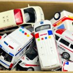 救急車のミニカー走る☆緊急走行テスト☆坂道走るよ｜ Ambulance miniature car runs! Emergency driving test