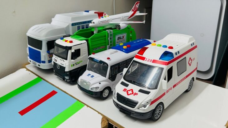救急車のミニカー走る！緊急走行。坂道走行テストします☆ Ambulance minicar runs on the slope in an emergency with sirens on!