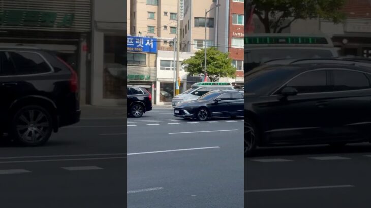 韓国釜山の民間企業の救急車緊急走行#韓国 #救急車 #緊急車両 #緊急走行 #緊急出動 #サイレン #korea #ambulance #responding #구급차 #사설구급차 #shorts