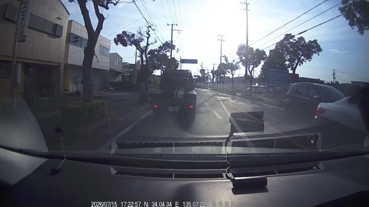 前方から緊急走行のパトカーが・・・事故か？