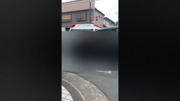 ハーモニックサイレンを鳴らし緊急走行するハイメディック 右折音声 【西部救急隊・藤沢市消防局】