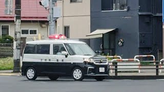 赤信号交差点を緊急走行で進入する交番パトカー#連絡車#緊急走行#宮城県警#ミニパト#ソリオ