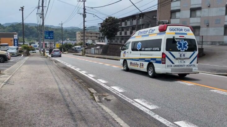 救急車+ドクターカー　緊急走行