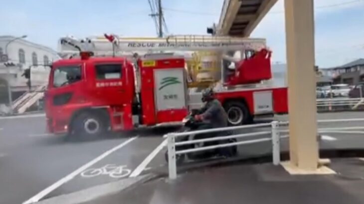 中高層建物火災ではしご車含む消防車が出動！