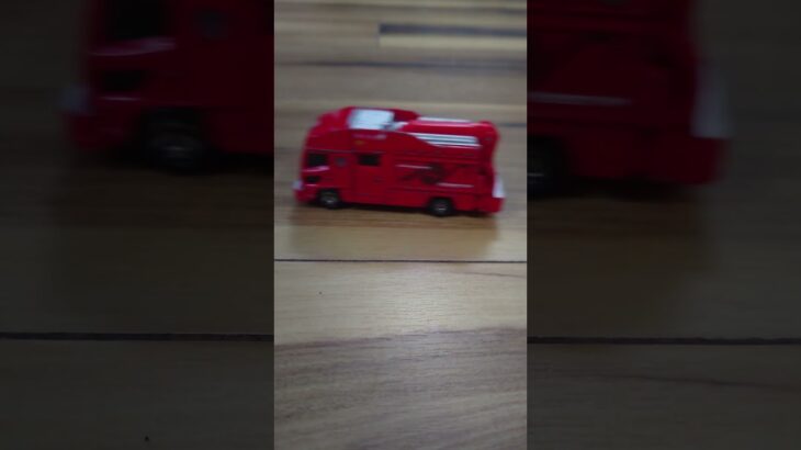 次々くる！10台の緊急車両🚓🚑🚒 パトカー・救急車・消防車が走る！ | Toy Wheels #Shorts