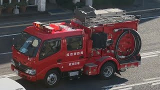 消防車2台　緊急走行　ポンプ車　資材搬送車