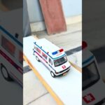 救急車のミニカーが箱に大集合！チェック、坂道を緊急走行テスト☆Ambulance Toy Run Down The Slope. Emergency Drive Test