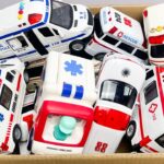 救急車のミニカーが箱に大集合！チェック、坂道を緊急走行テスト☆Ambulance Toy Run Down The Slope. Emergency Drive Test