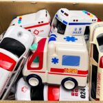 救急車のミニカーが箱に大集合！チェック、坂道を緊急走行テスト☆Ambulance Toy Run Down The Slope. Emergency Drive Test