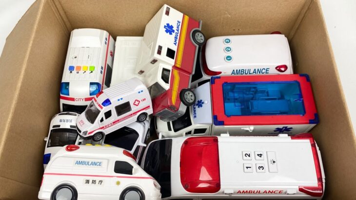 救急車のミニカーが箱に並びました。チェック、坂道を緊急走行テスト☆Ambulance Toy Run Down The Slope. Emergency Drive Test