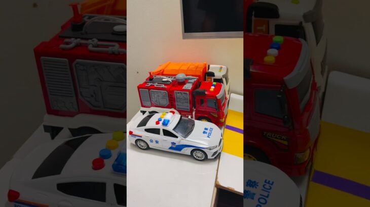 救急車のミニカー走る！緊急走行テスト。坂道走る☆Ambulance minicar runs in an emergency! Slope driving test