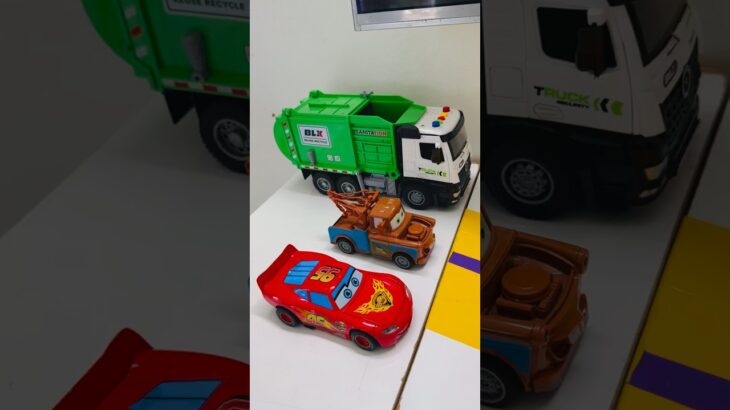 救急車のミニカー走る！緊急走行テスト。坂道走る☆Ambulance minicar runs in an emergency! Slope driving test