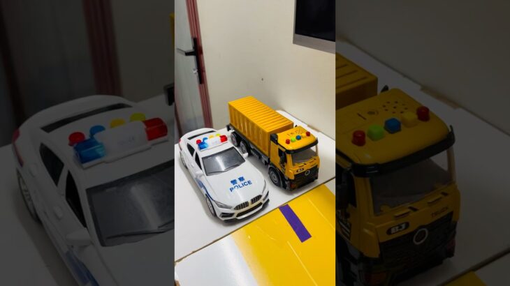 救急車のミニカー走る！緊急走行テスト。坂道走る☆Ambulance minicar runs in an emergency! Slope driving test