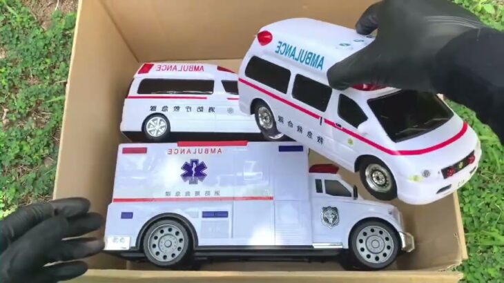 お外で救急車のミニカー走る！緊急走行テスト。坂道走る｜Ambulance minicar runs in an emergency around outside!124
