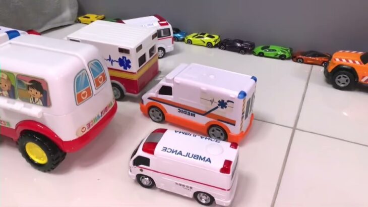 救急車のミニカー走る！緊急走行テスト！坂道走行です☆ Ambulance minicar runs in an emergency with sirens sounding! 88