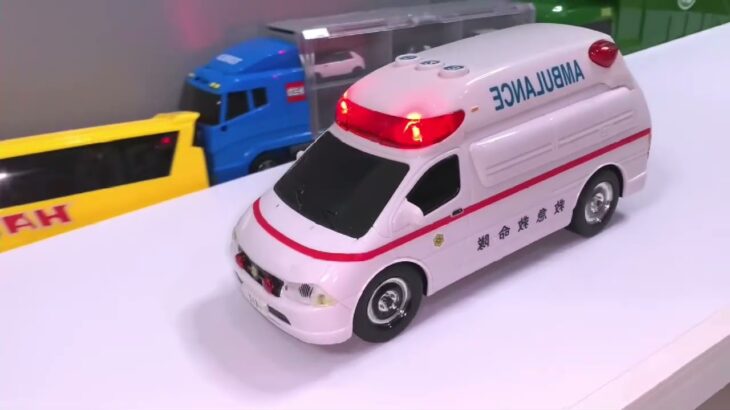 救急車のミニカー走る！緊急走行テスト！坂道走行です☆ Ambulance minicar runs in an emergency with sirens sounding!37