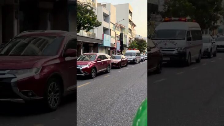 ダナン街頭を走行するベトナムの救急車！ Da Nang Vietnam Ambulance Responding Emergency Street Sight