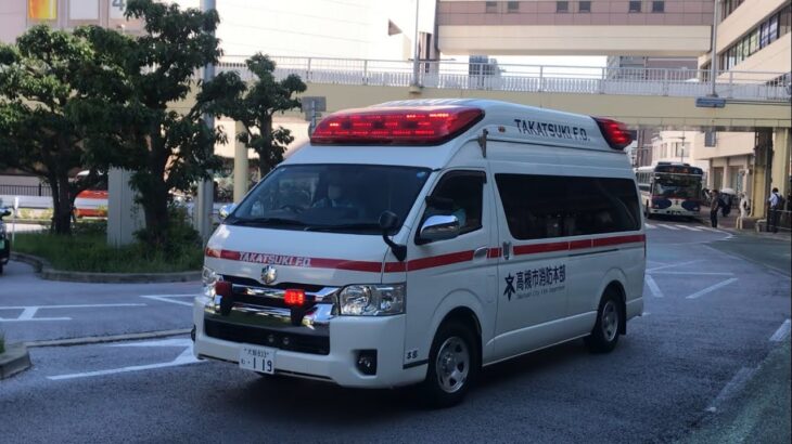 【緊急走行】JR高槻駅バス乗り場を通過する救急車。高槻市消防本部　本部救急隊