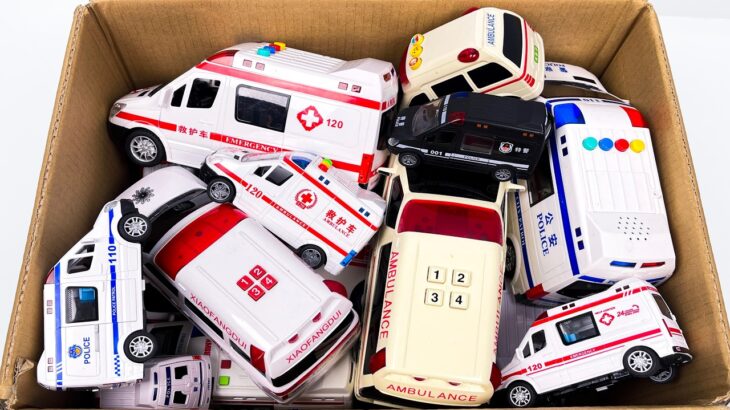 救急車（ミニカー）たちが坂道走る。緊急走行テスト。サイレン鳴る トミカMiniature ambulances drive up a hill. Emergency driving test.