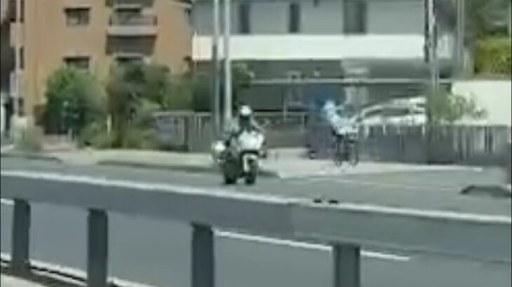 😳😳爆速ベンツを爆速で狙う白バイが凄い😳😳 #白バイ #白バイ隊員 #ゲレンデ #ベンツ #dqn