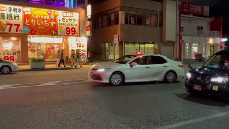 覆面パトカー緊急走行