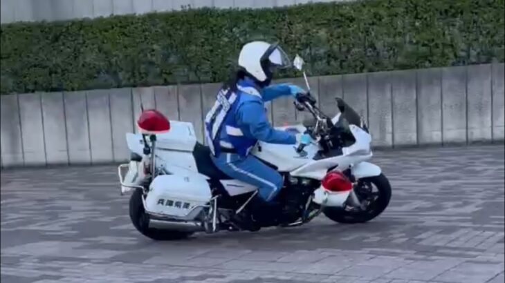 😳😳女性白バイ隊員のテクニックが凄い😳😳 #白バイ #白バイ隊員 #女性白バイ隊員 #兵庫県警