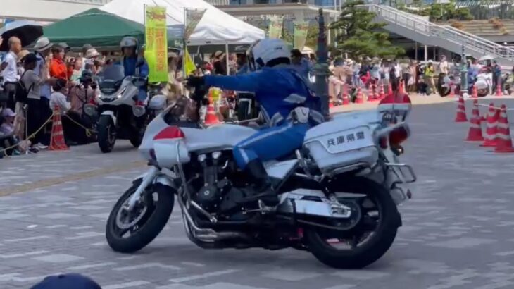 😳😳白バイのテクニックがヤバい😳😳 #白バイ #白バイ隊員 #兵庫県警