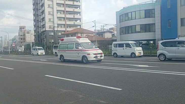 【緊急走行】今では貴重な2Bグランビア救急車がMK-9を吹鳴して交差点進入!守屋病院ドクターカー