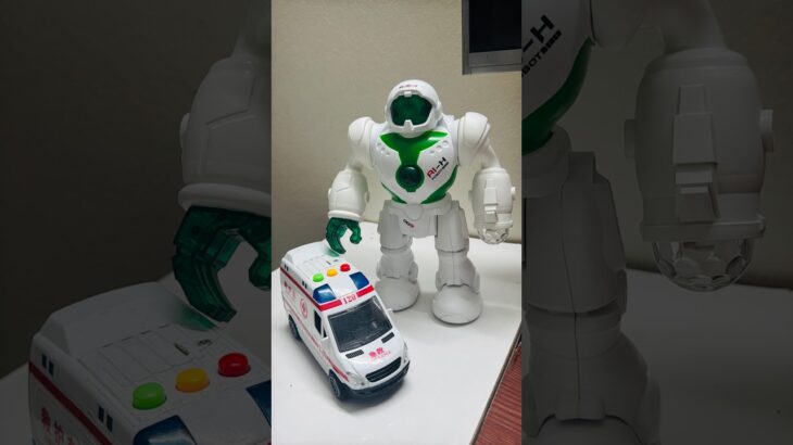 救急車のミニカーが坂道を激走！緊急走行テスト★Ambulance Run Down The Slope #shorts