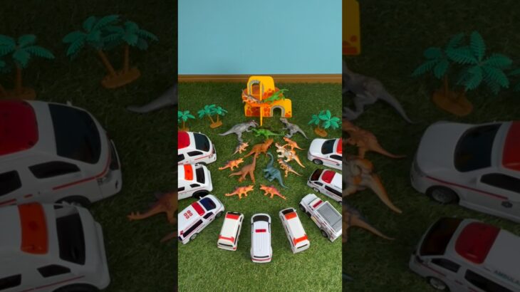 救急車 消防車 🚑🚒ハイパーレスキュー 坂道を走る！恐竜も登場🦖Ambulance and Fire Truck Racing Down the Slope! Dinosaur