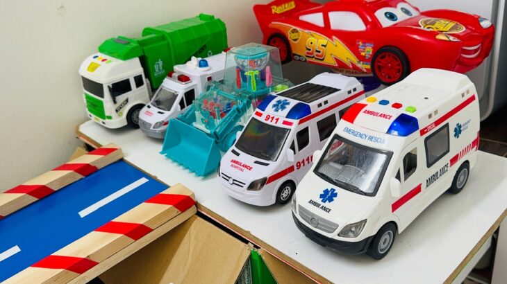 救急車のミニカー走る☆緊急走行テスト☆坂道走るよ｜ Ambulance miniature car runs! Emergency driving test