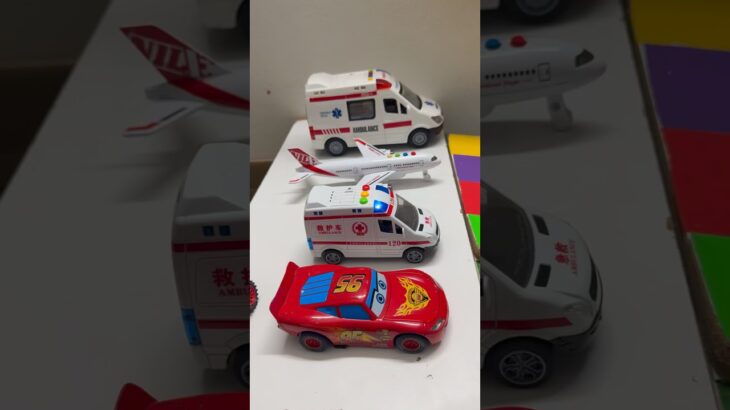救急車のミニカー走る！緊急走行テスト。坂道走る☆Ambulance minicar runs in an emergency! Slope driving test