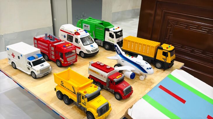 救急車とパトカーのミニカーを点検！緊急走行テスト！サイレン鳴るよ★Kids Toy Cars