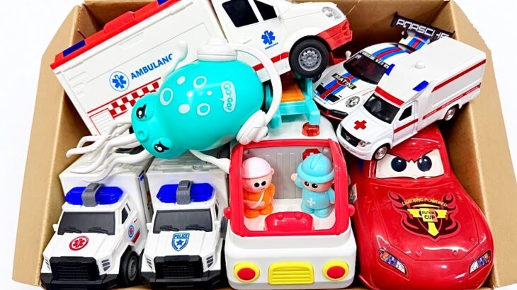 救急車とパトカーのミニカーを出動！緊急走行テスト＆坂道すべり！★Kids Toy Cars⁠